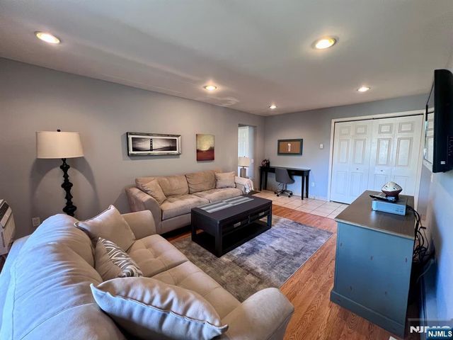14 River F, Nutley, NJ 07110