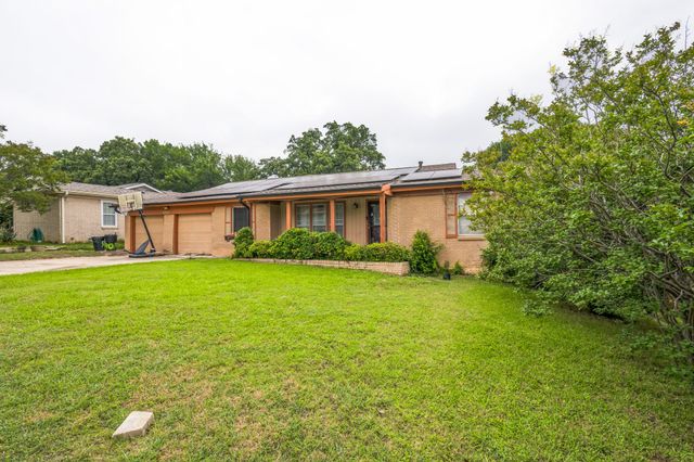 808 Lee Drive, Bedford, TX 76022