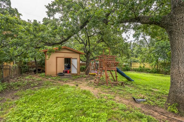 808 Lee Drive, Bedford, TX 76022
