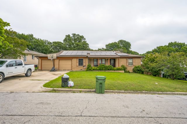 808 Lee Drive, Bedford, TX 76022