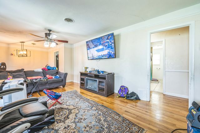 808 Lee Drive, Bedford, TX 76022