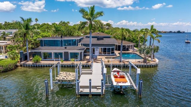 2785 BAYSIDE DRIVE S, St Petersburg, FL 33705