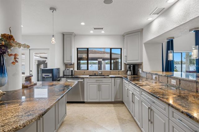 2785 BAYSIDE DRIVE S, St Petersburg, FL 33705