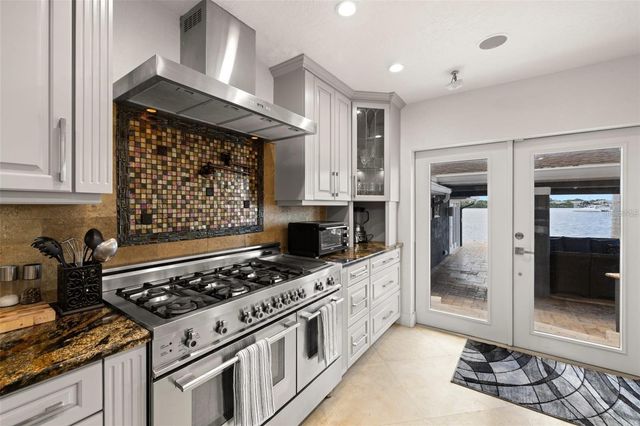 2785 BAYSIDE DRIVE S, St Petersburg, FL 33705