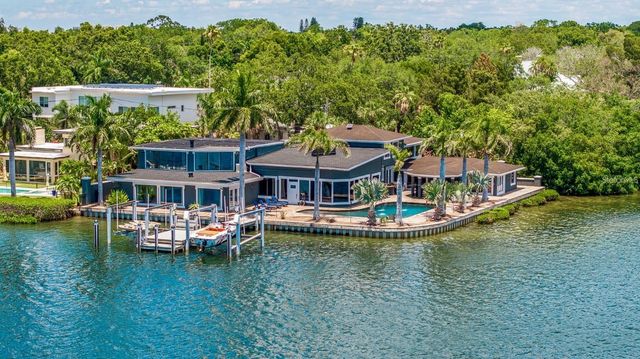 2785 BAYSIDE DRIVE S, St Petersburg, FL 33705