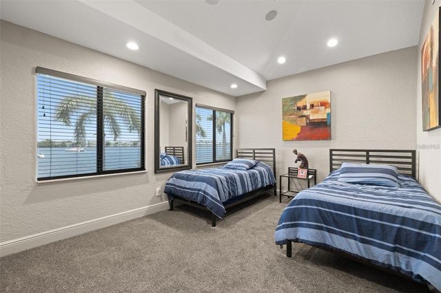 2785 BAYSIDE DRIVE S, St Petersburg, FL 33705
