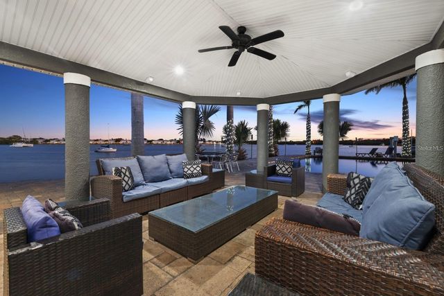 2785 BAYSIDE DRIVE S, St Petersburg, FL 33705