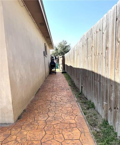 6105 S Mars Lane, Pharr, TX 78577