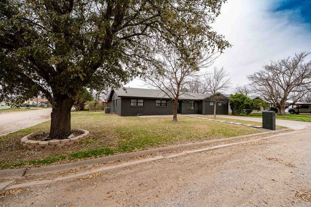 600 NW Ave I, Hamlin, TX 79520