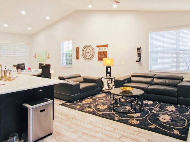 869 Sand Creek Cir, Weston, FL 33327