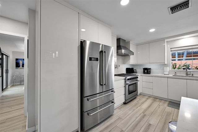 5281 NE 19th Avenue, Fort Lauderdale, FL 33308