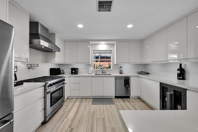 5281 NE 19th Avenue, Fort Lauderdale, FL 33308