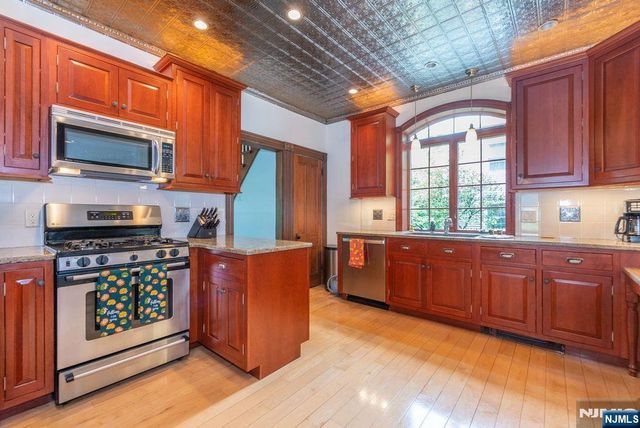 66 Hillside Avenue, Midland Park, NJ 07432