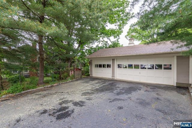 66 Hillside Avenue, Midland Park, NJ 07432