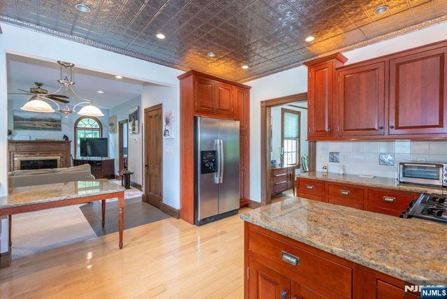 66 Hillside Avenue, Midland Park, NJ 07432