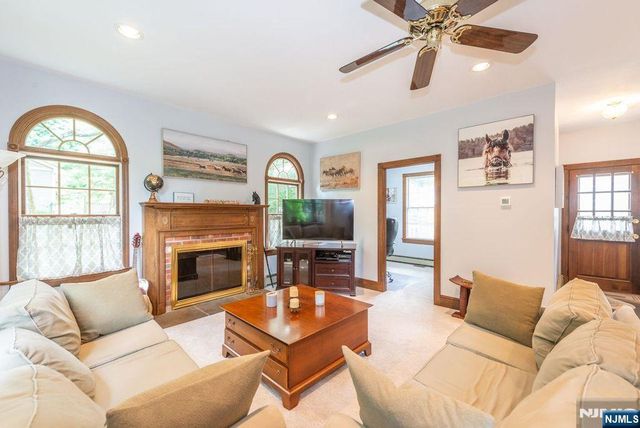66 Hillside Avenue, Midland Park, NJ 07432