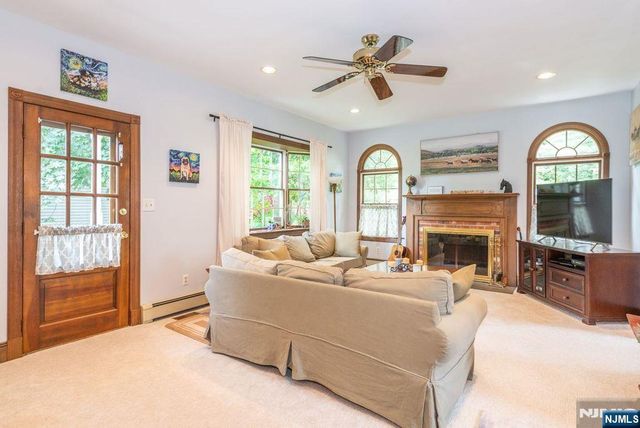 66 Hillside Avenue, Midland Park, NJ 07432