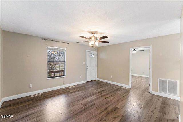 1605 Rolling Hills Drive, Dandridge, TN 37725