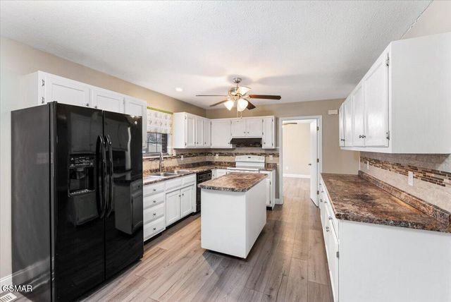 1605 Rolling Hills Drive, Dandridge, TN 37725