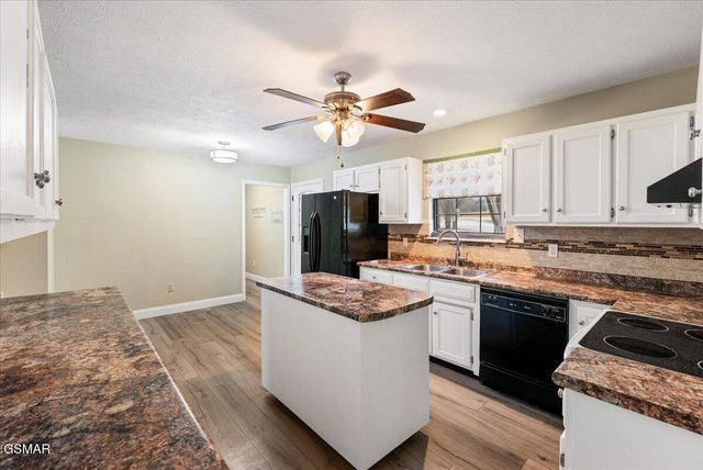 1605 Rolling Hills Drive, Dandridge, TN 37725