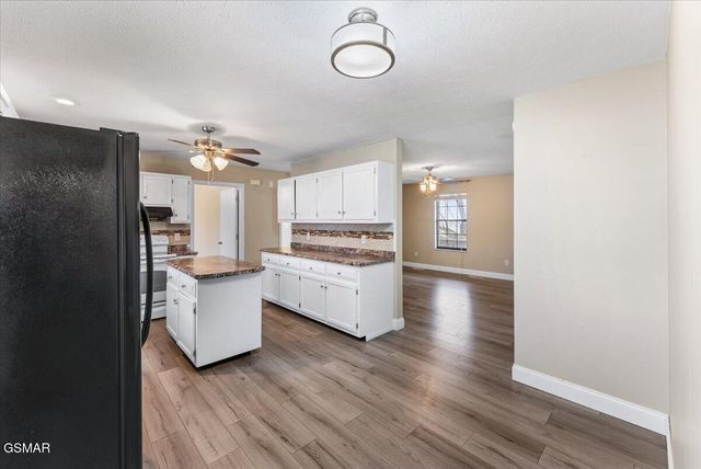 1605 Rolling Hills Drive, Dandridge, TN 37725