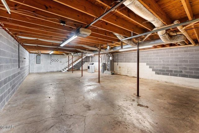 1605 Rolling Hills Drive, Dandridge, TN 37725