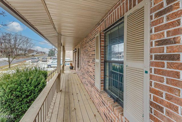 1605 Rolling Hills Drive, Dandridge, TN 37725