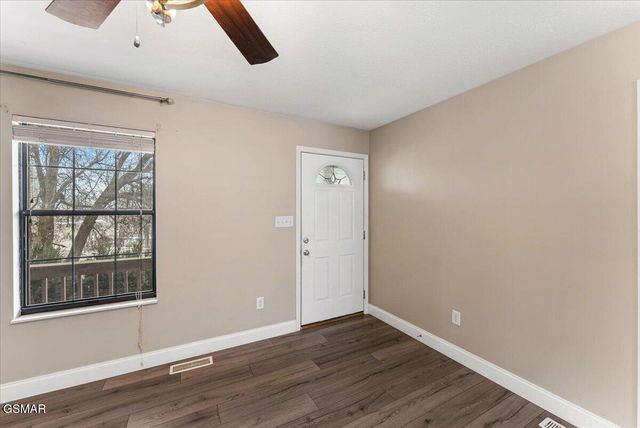 1605 Rolling Hills Drive, Dandridge, TN 37725