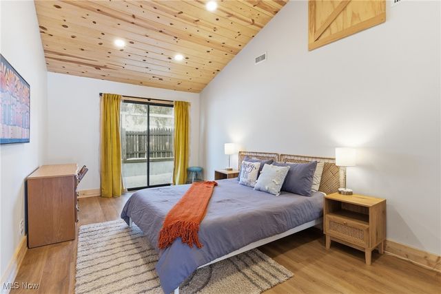 9800 Gleeson Drive, Valley View, OH 44125