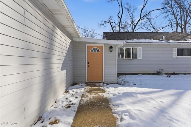 9800 Gleeson Drive, Valley View, OH 44125