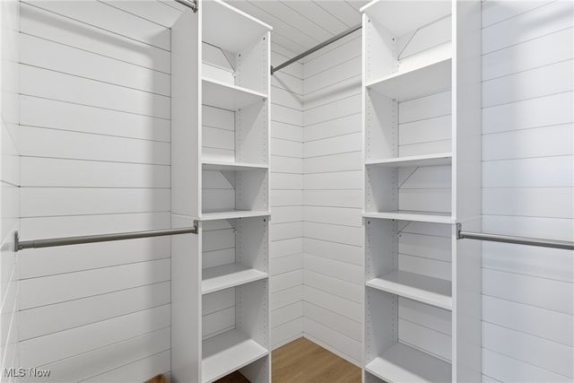 9800 Gleeson Drive, Valley View, OH 44125