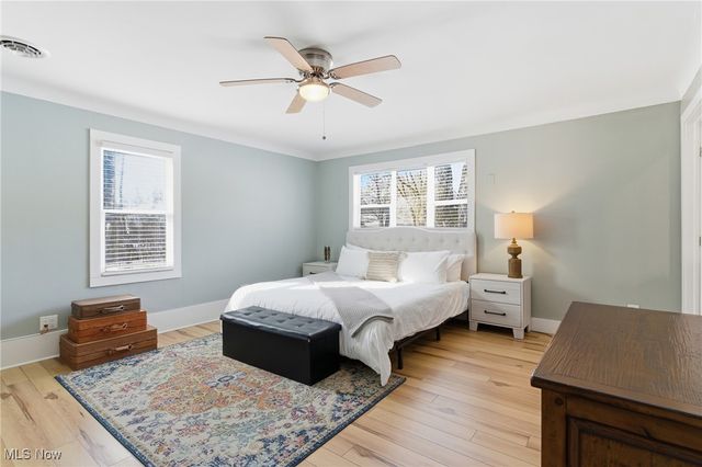 9800 Gleeson Drive, Valley View, OH 44125