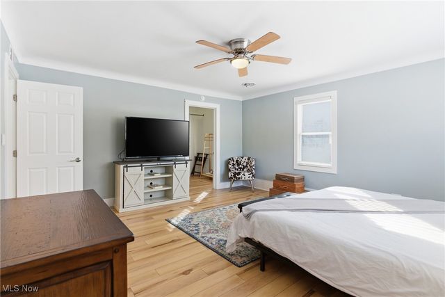 9800 Gleeson Drive, Valley View, OH 44125