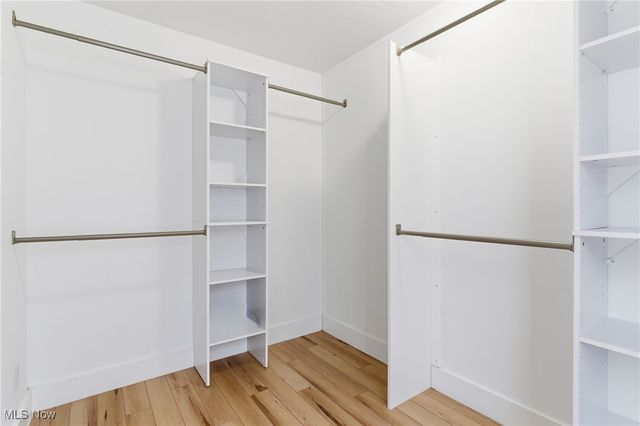 9800 Gleeson Drive, Valley View, OH 44125