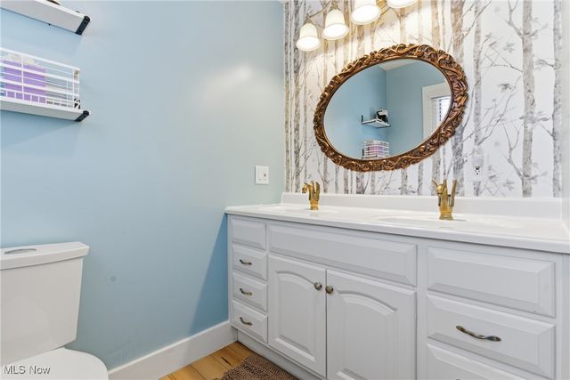 9800 Gleeson Drive, Valley View, OH 44125