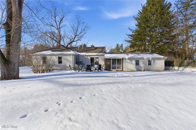 9800 Gleeson Drive, Valley View, OH 44125