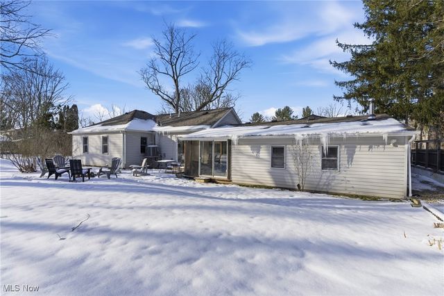 9800 Gleeson Drive, Valley View, OH 44125