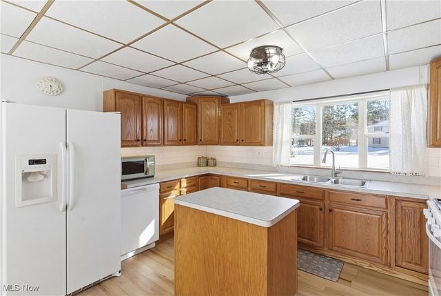 9800 Gleeson Drive, Valley View, OH 44125