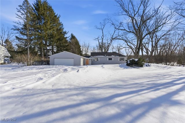 9800 Gleeson Drive, Valley View, OH 44125