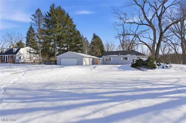 9800 Gleeson Drive, Valley View, OH 44125