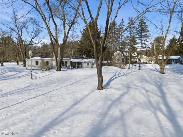 9800 Gleeson Drive, Valley View, OH 44125