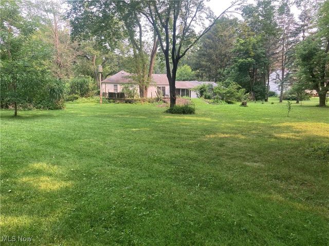 9800 Gleeson Drive, Valley View, OH 44125