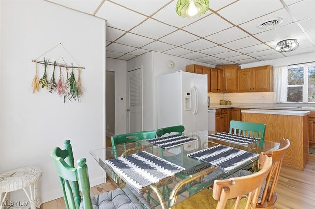 9800 Gleeson Drive, Valley View, OH 44125