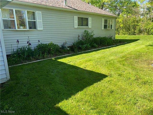 9800 Gleeson Drive, Valley View, OH 44125