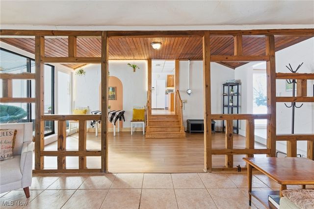 9800 Gleeson Drive, Valley View, OH 44125