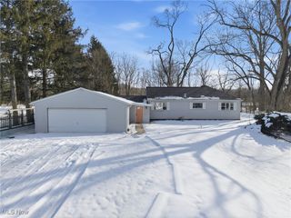 9800 Gleeson Drive, Valley View, OH 44125