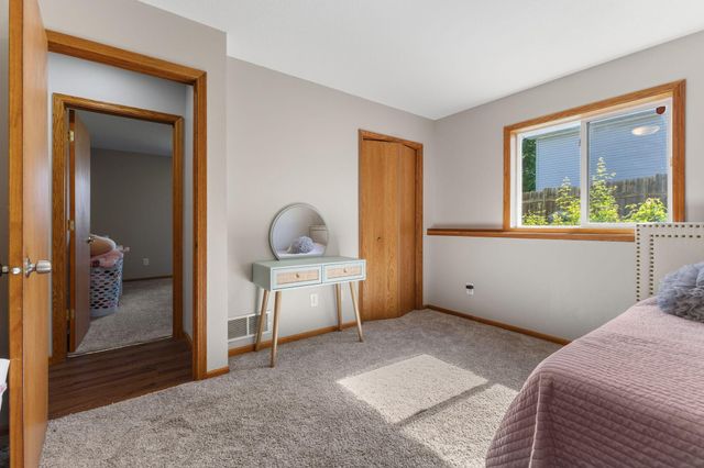 127 Bluestem Avenue, Shakopee, MN 55379