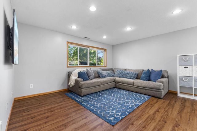 127 Bluestem Avenue, Shakopee, MN 55379