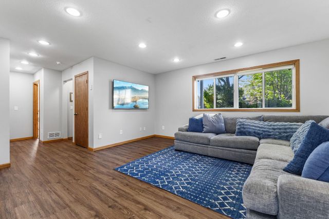 127 Bluestem Avenue, Shakopee, MN 55379