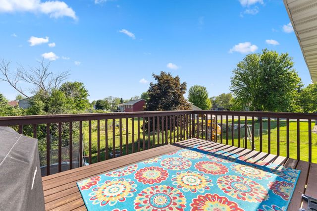 127 Bluestem Avenue, Shakopee, MN 55379